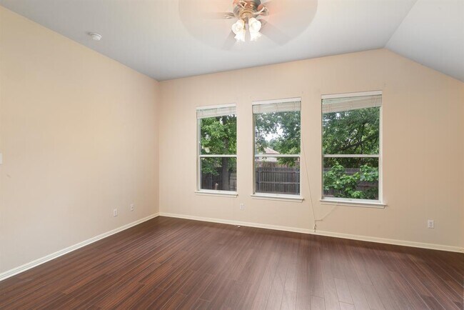 Building Photo - 1511 Weatherford Dr