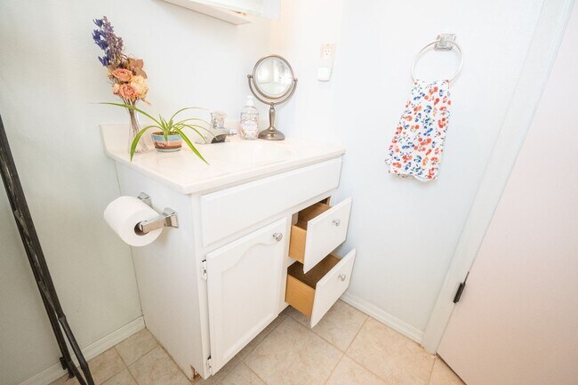 Building Photo - BEAUTIFUL 4 BEDROOM / 3 BATH HOME IN LAFAY...