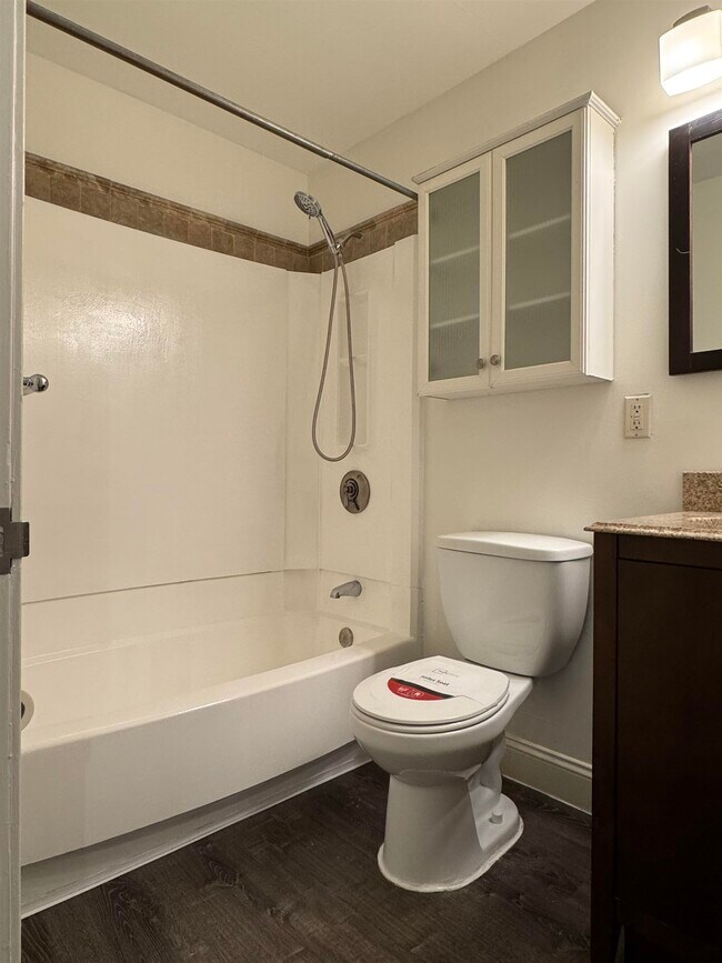 Building Photo - 136 Mammoth Rd