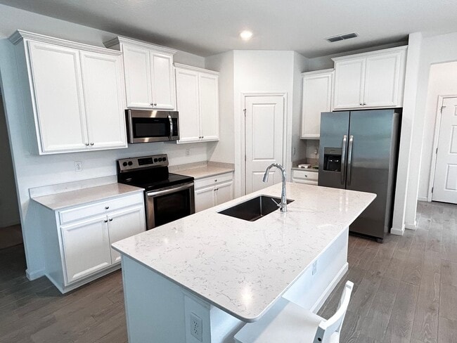 Building Photo - Beautiful Newer Build 3/2.5 with Internet ...