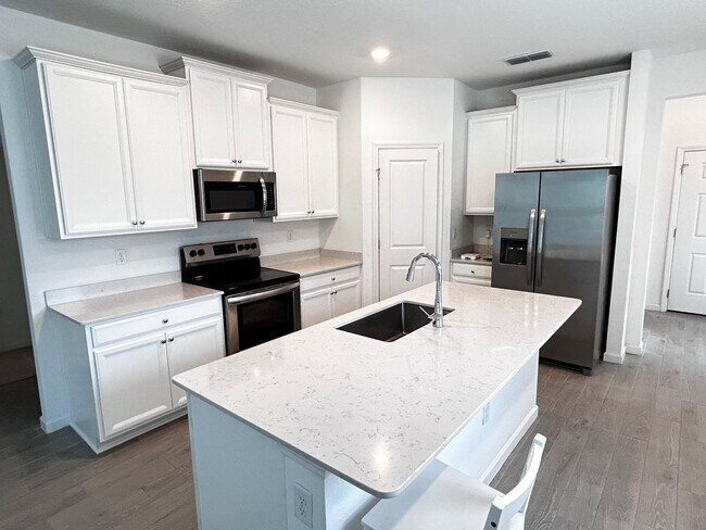 Building Photo - Modern Newer Build 3 Bed 2.5 Bath. Garage. Patio. In-Unit Laundry. Internet and Lawn Care Included!