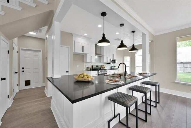 Building Photo - 14410 Cypress Falls Dr