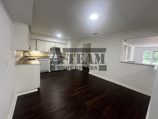 Building Photo - Fully Remodeled 3 Bedroom 2 Bathroom