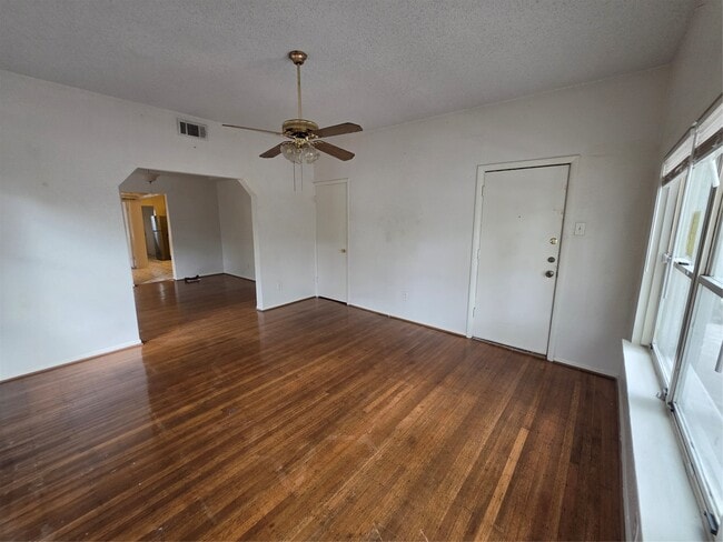 Building Photo - 1226 W Gray St