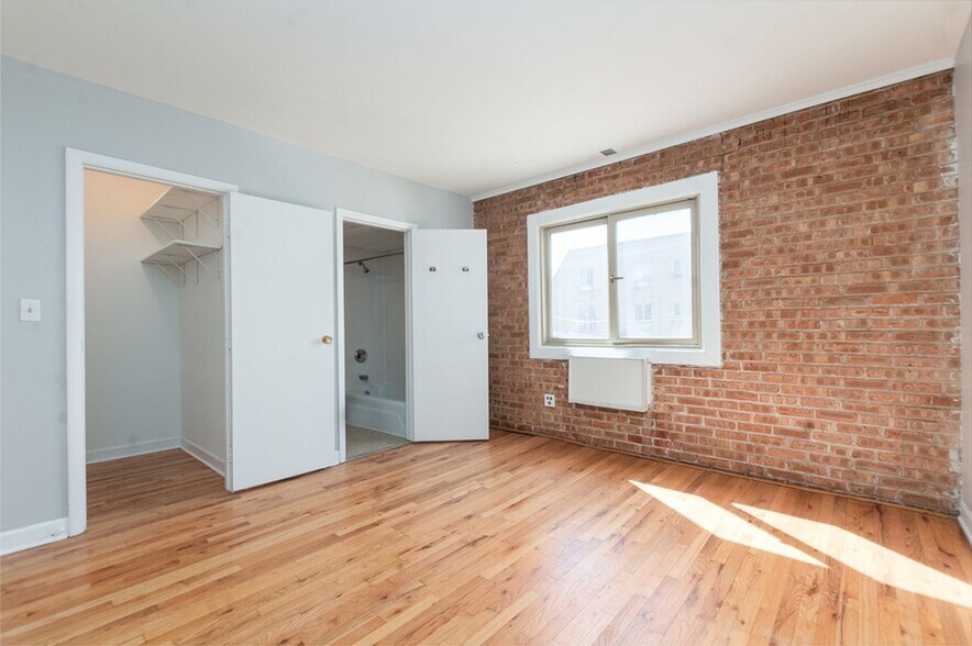Building Photo - 663 W Melrose St