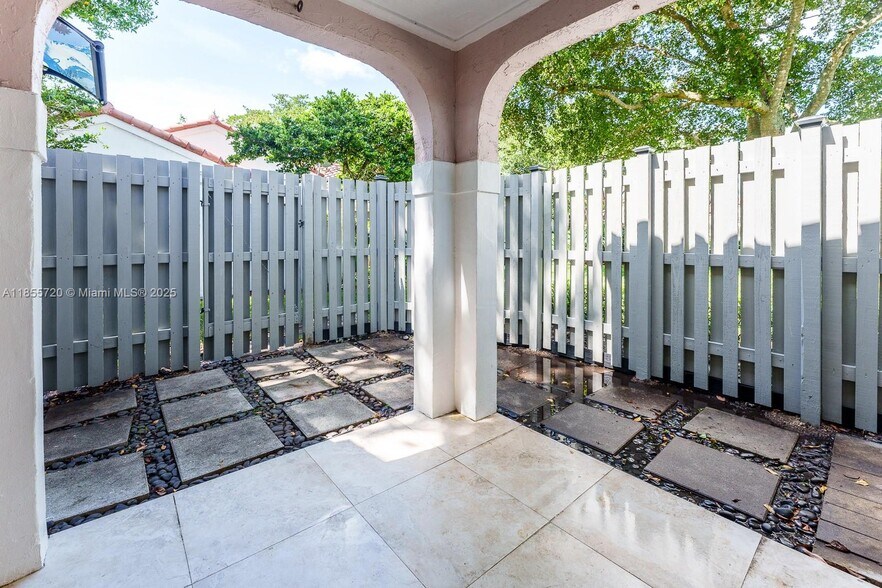 Building Photo - 1462 Springside Dr