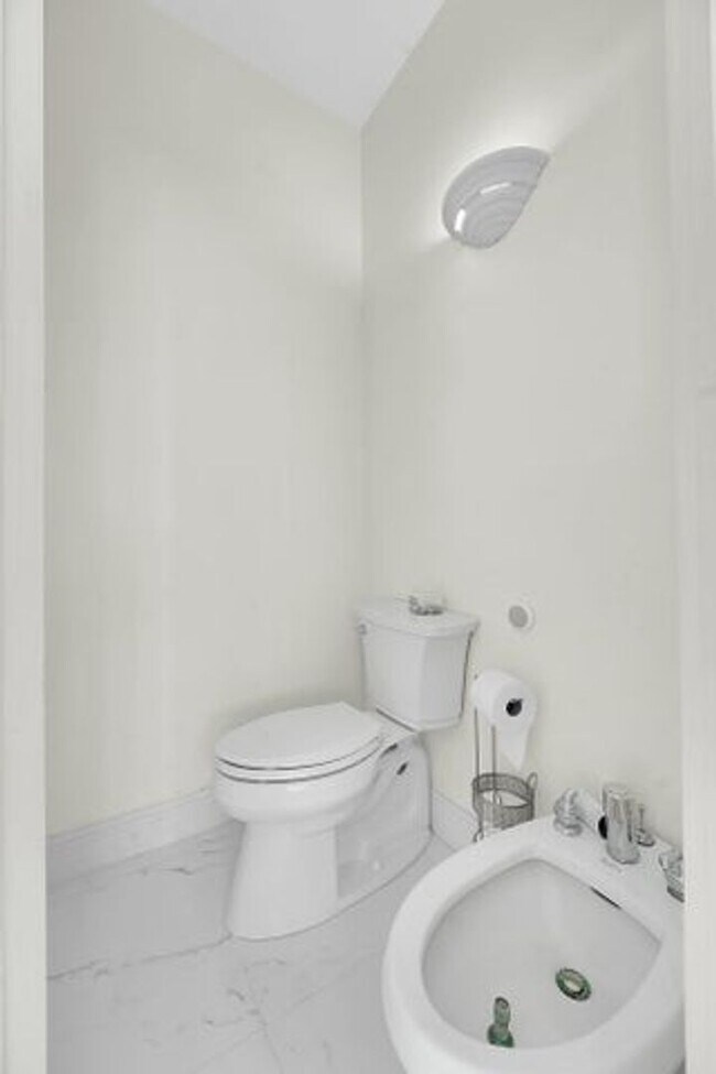 Building Photo - 13620 Folkestone Ct