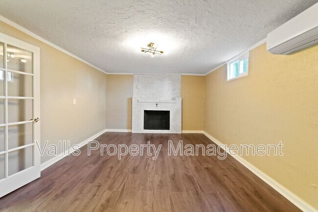 Building Photo - 1025 Terrace Dr NW