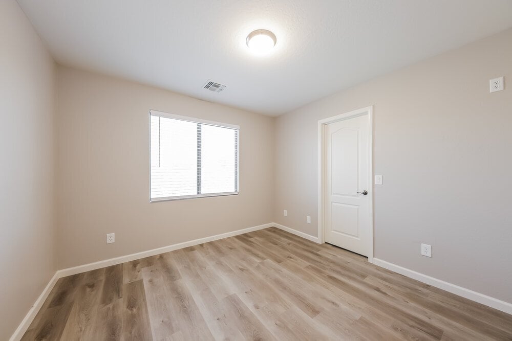 Building Photo - 9021 W Bluefield Ave