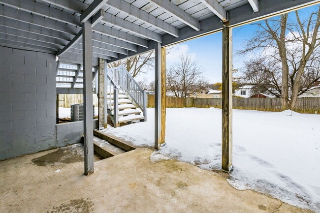 Building Photo - 611 Evergreen Terrace