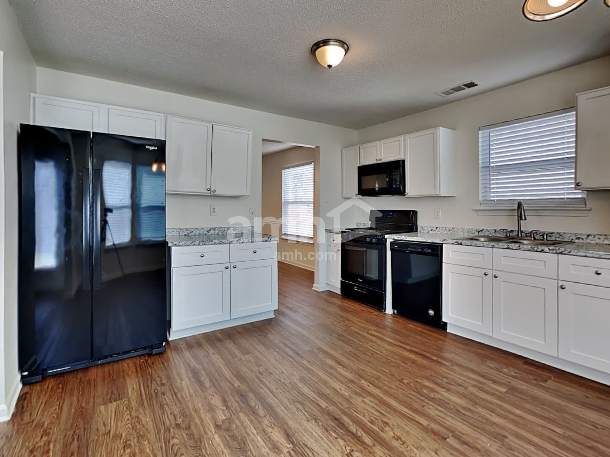 Building Photo - 3013 Summer Breeze Dr