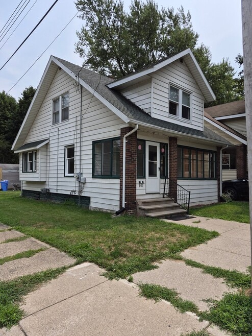 Building Photo - 601 Lathrop St