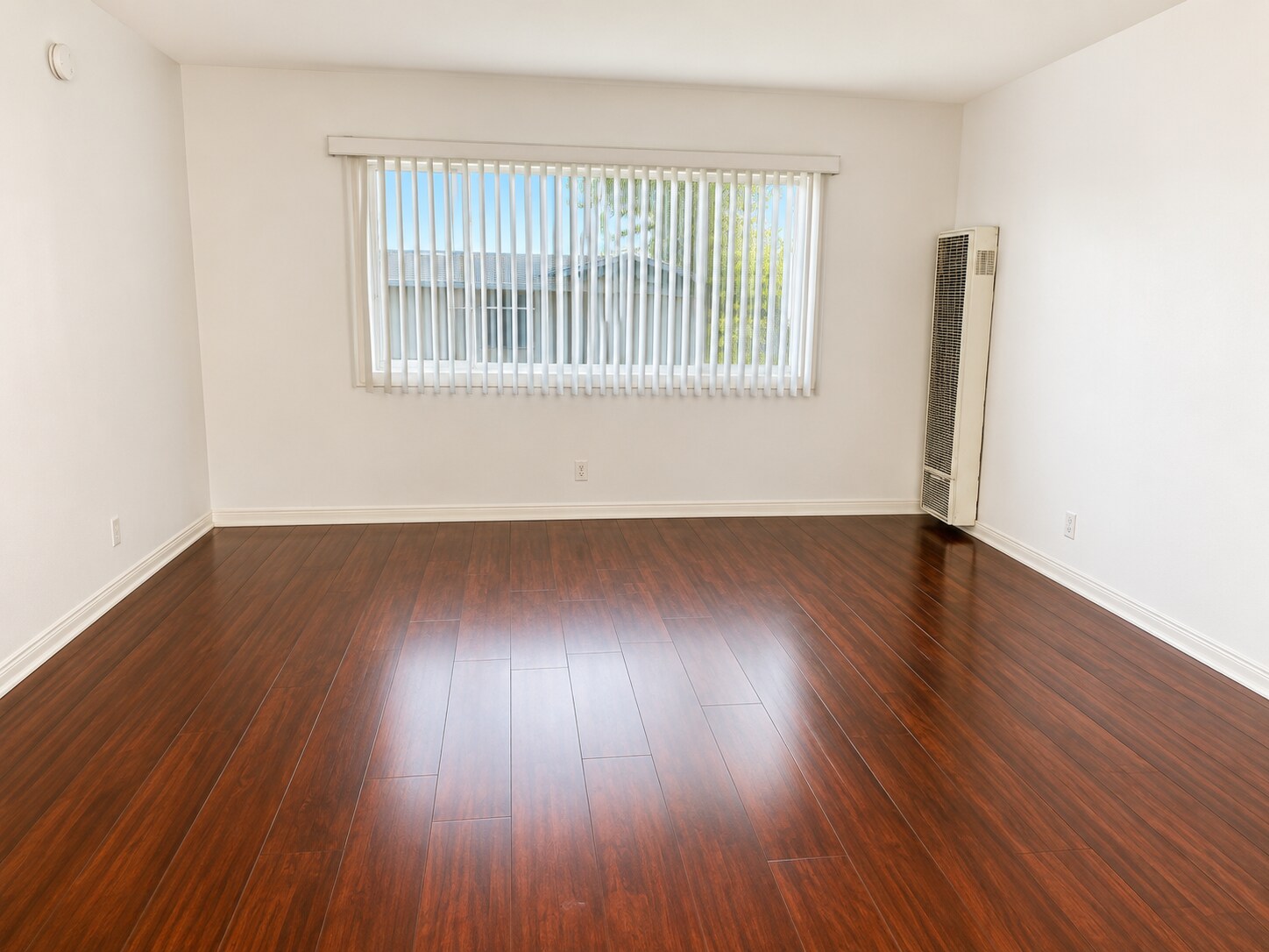Building Photo - 1740 N Kingsley Dr