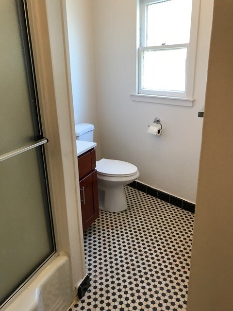 Building Photo - 8 Dell St