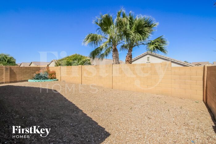 Building Photo - 914 W Desert Canyon Dr