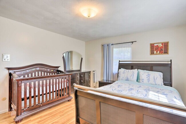 Building Photo - 1960 Pinelawn Dr