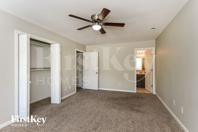 Building Photo - 1600 Brookview Cove