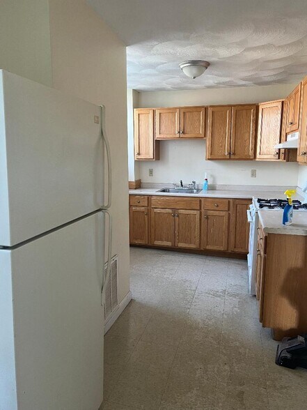 Primary Photo - 571 Westford St