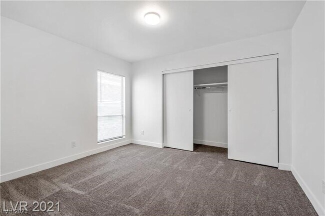Building Photo - 3749 Carlyle Dr