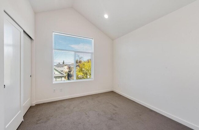Building Photo - 2 bedroom in Seattle WA 98103