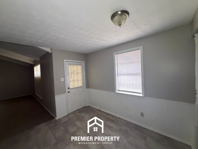 Building Photo - Spacious 3BR Memphis Home w/ Hardwood Floors, Detached Garage & Fenced Yard