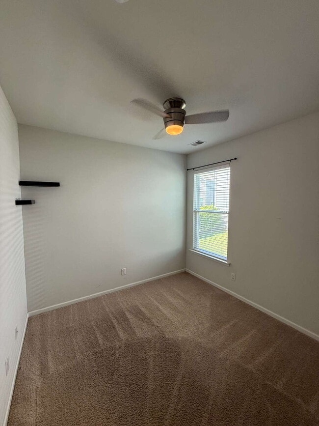 Building Photo - "Charming 3-Bedroom Beaufort Retreat in Picket Fences!!"