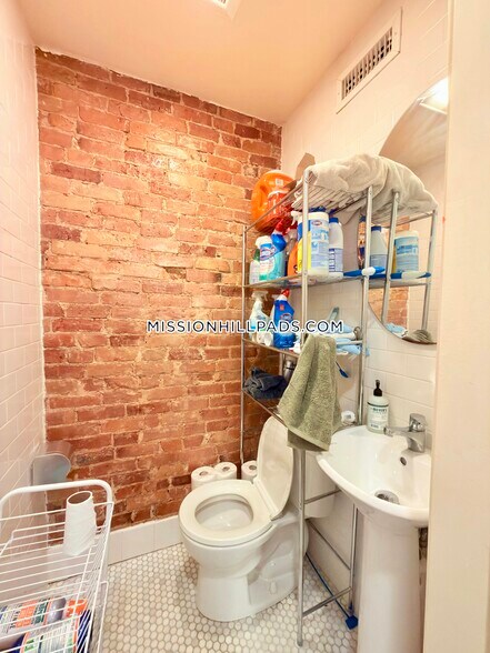 Building Photo - 830 Huntington Ave