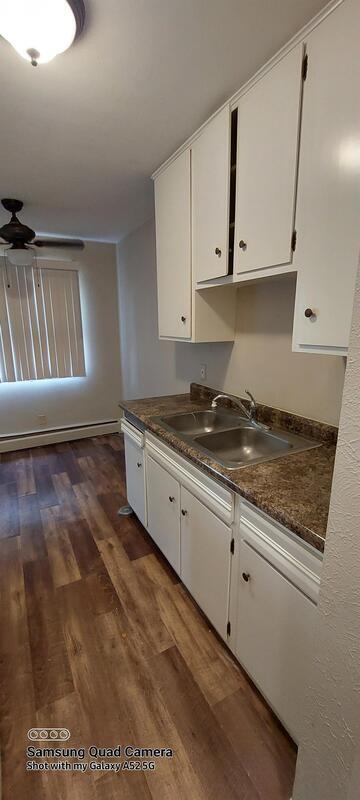 Building Photo - 400 Larpenteur Ave W