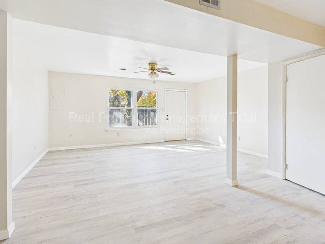 Building Photo - 1528 Darren Cir