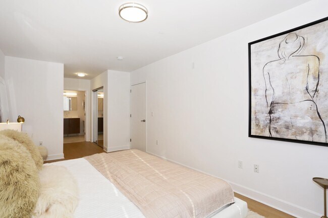 Building Photo - 123 44th St