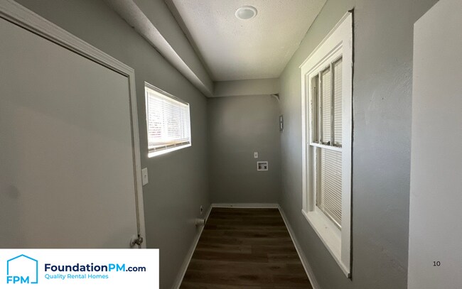 Building Photo - 1041 Rosewood Ave