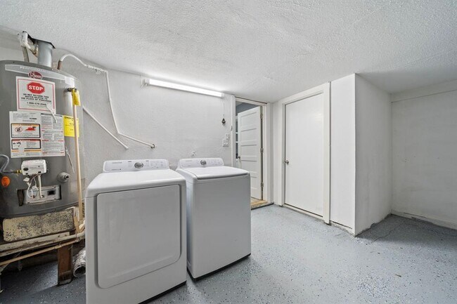 Building Photo - 105 Pompano Ave