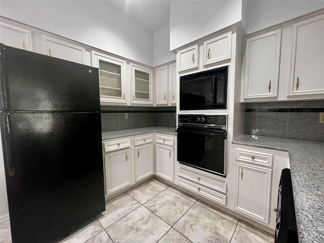 Building Photo - 2226 Mill Creek Dr