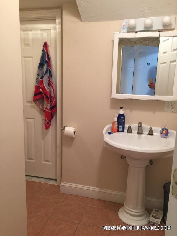 Building Photo - 887 Huntington Ave