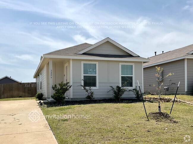 Building Photo - 3206 Crestone Dr