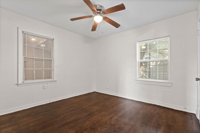 Building Photo - Charming Home in Prime Grand Prairie Locat...