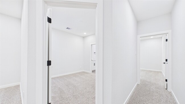 Building Photo - 5028 Creekmont Dr