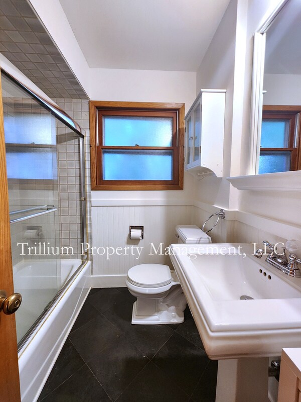 Building Photo - 405 SE 68th Ave