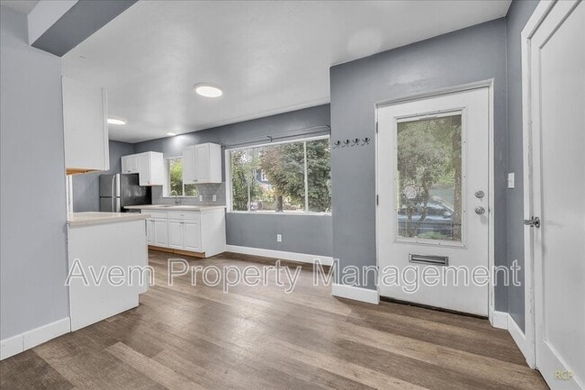 Primary Photo - 2875 NW Thurman St