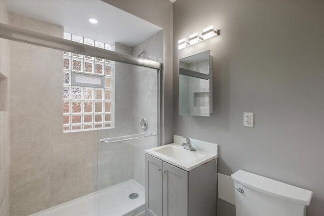 Building Photo - 4554 S Washtenaw Ave.