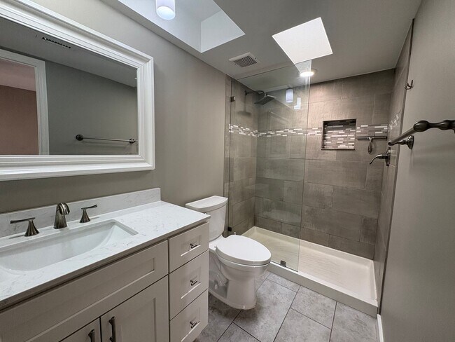 Building Photo - 2Bed/2Bath Townhouse in North Scottsdale! Ready for Immediate Move-In! -- 2 CAR GARAGE!