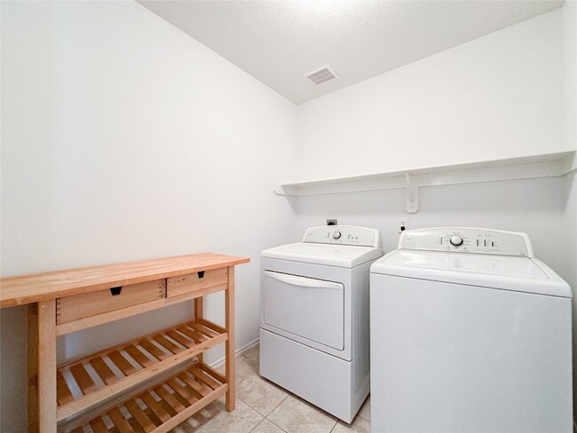 Building Photo - 11 Orion Star Ct