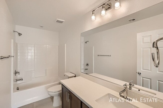 Building Photo - 3028 Misty Pine Ave.