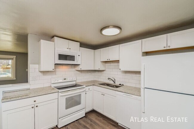 Building Photo - 4644 Scenic Cir