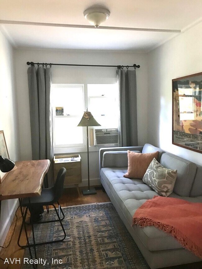 Building Photo - 1 br, 1.5 bath House - 11 Stewart Ave