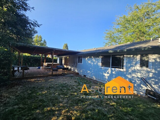 Building Photo - 3085 Connell Ave