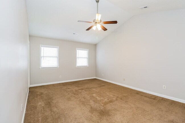 Building Photo - 6335 Teaneck Pl