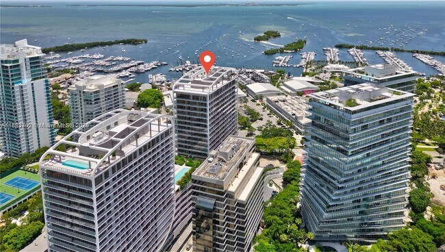 Building Photo - 2655 S Bayshore Dr