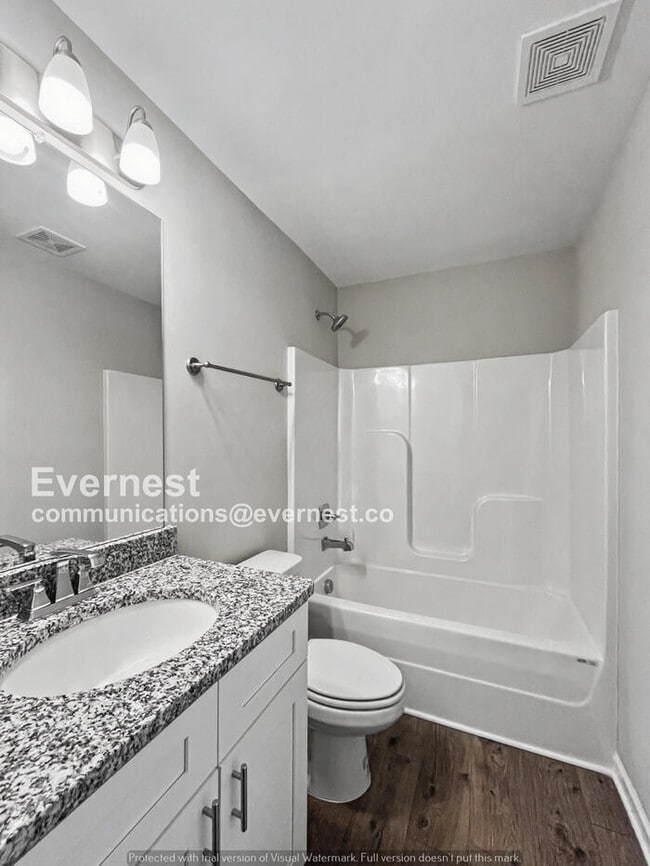 Building Photo - 2 Bed/2.5 Bath Townhome with Off-Street Parking / Pet-Friendly / Available Now!