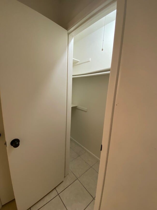 Building Photo - Duplex Homes 3/2/2